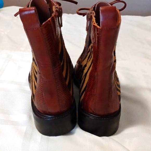 Jeffrey Campbell, Sz. 5.5, NWOB, Brown lace-up boots with faux animal print - Picture 3 of 5